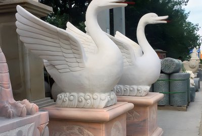 漢白玉天鵝雕塑擺件，石雕噴水鵝雕塑